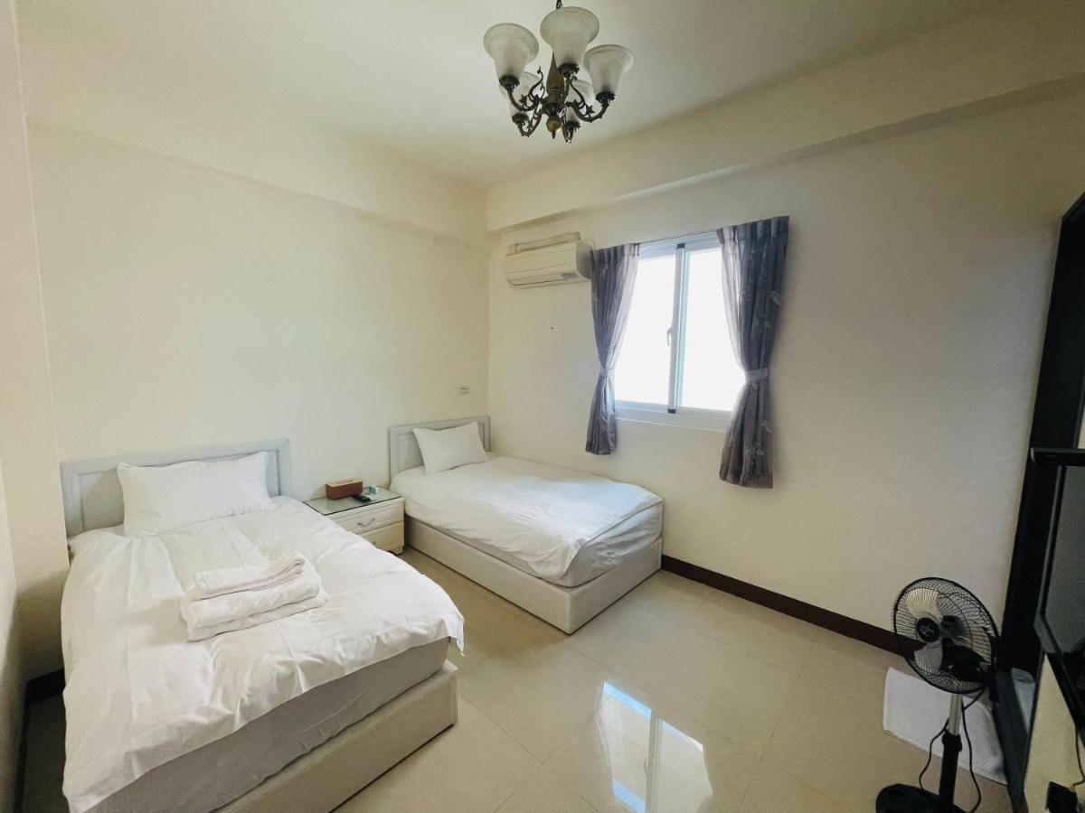 Sevilla Hostel T'ai-tung Zewnętrze zdjęcie