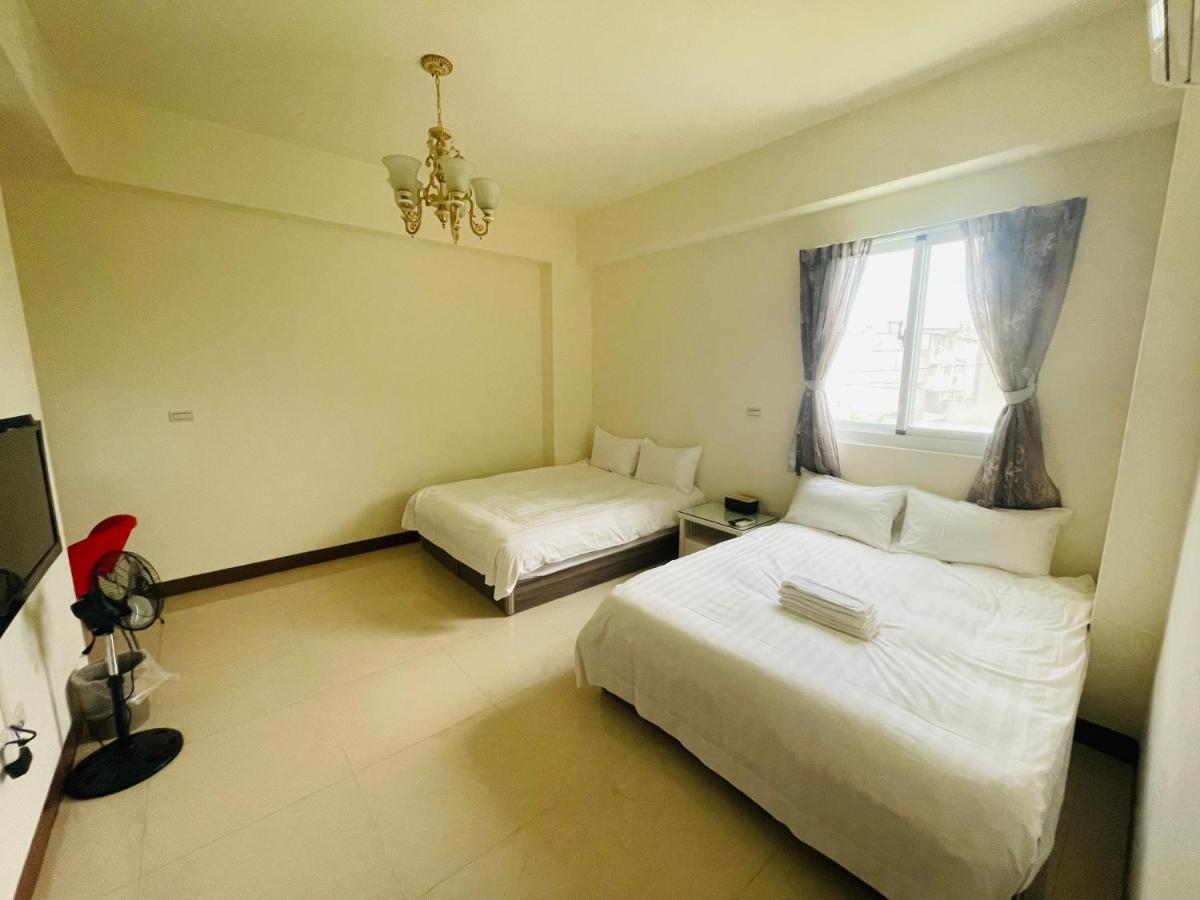 Sevilla Hostel T'ai-tung Zewnętrze zdjęcie